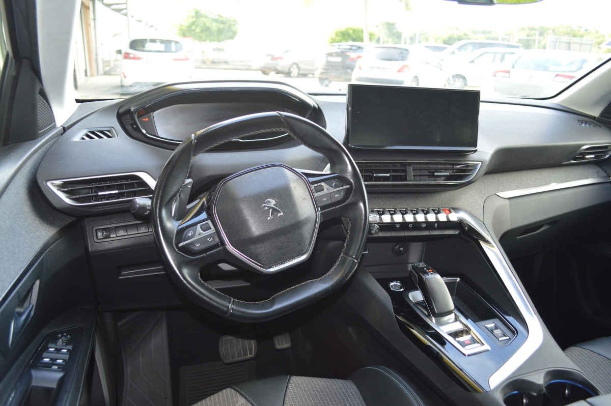 Peugeot 3008 HYbrid4 — 11