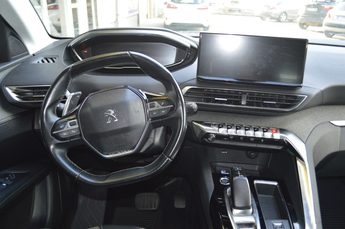 Peugeot 3008 HYbrid4 — 13