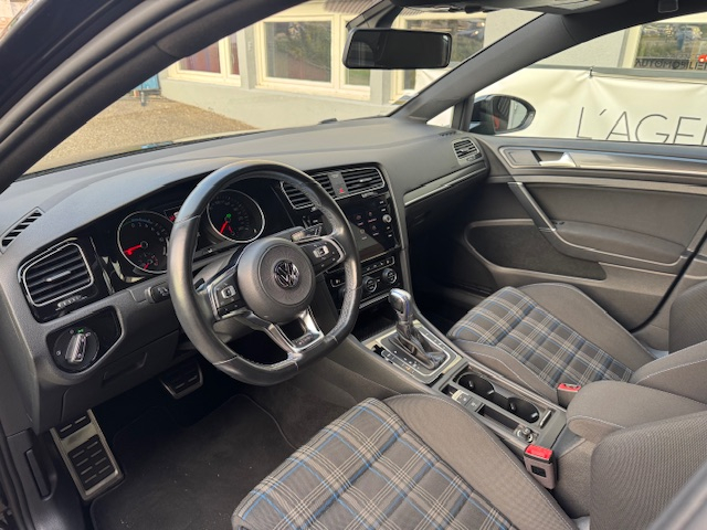 Volkswagen Golf — 6