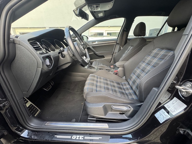 Volkswagen Golf — 5