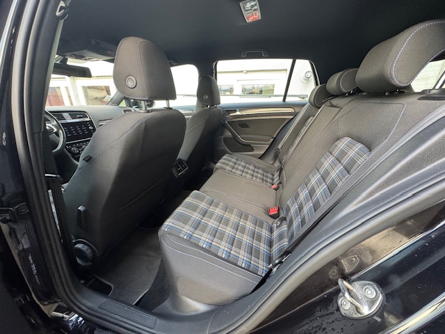 Volkswagen Golf — 11