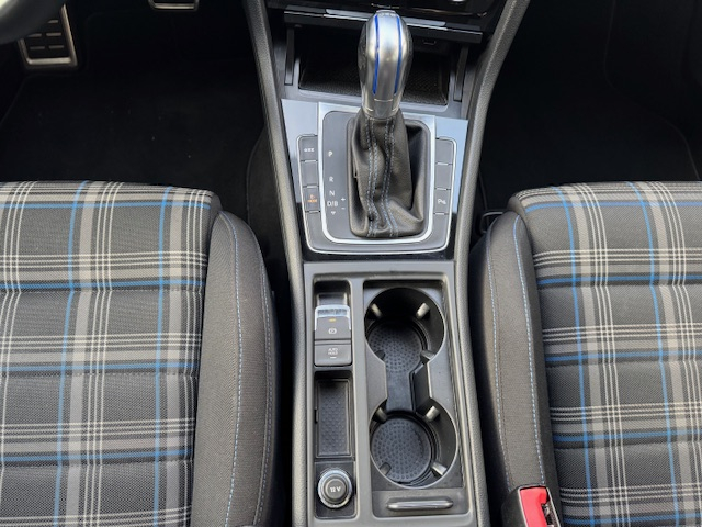 Volkswagen Golf — 16