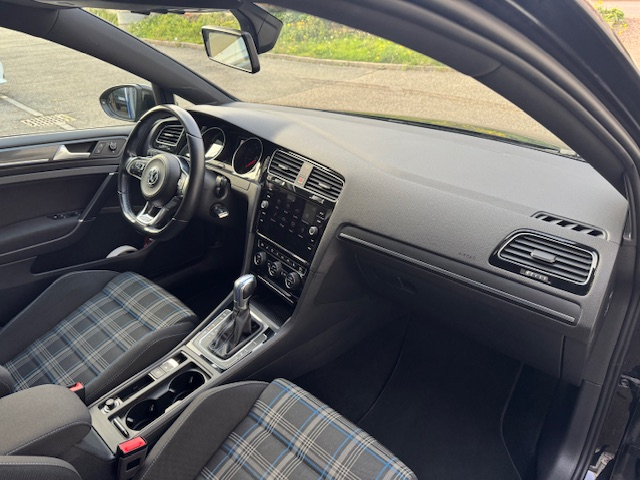 Volkswagen Golf — 12