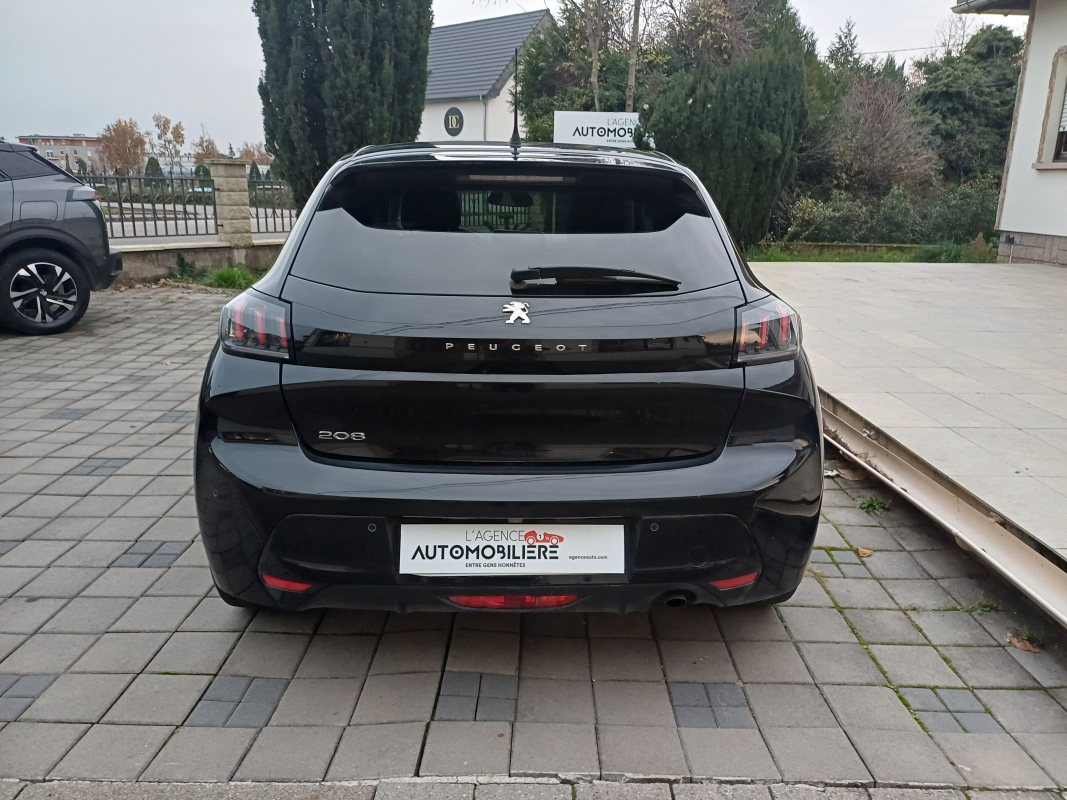 Peugeot 208 — 4