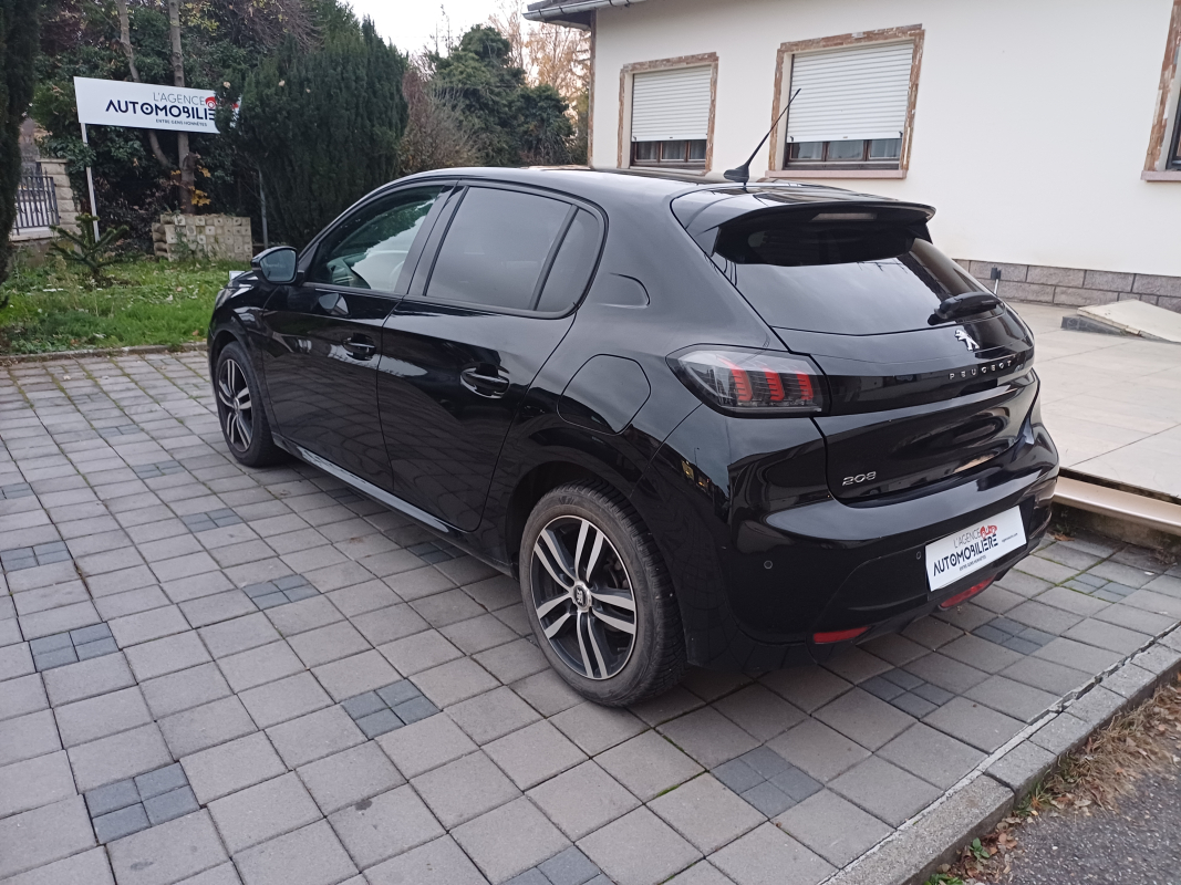 Peugeot 208 — 3