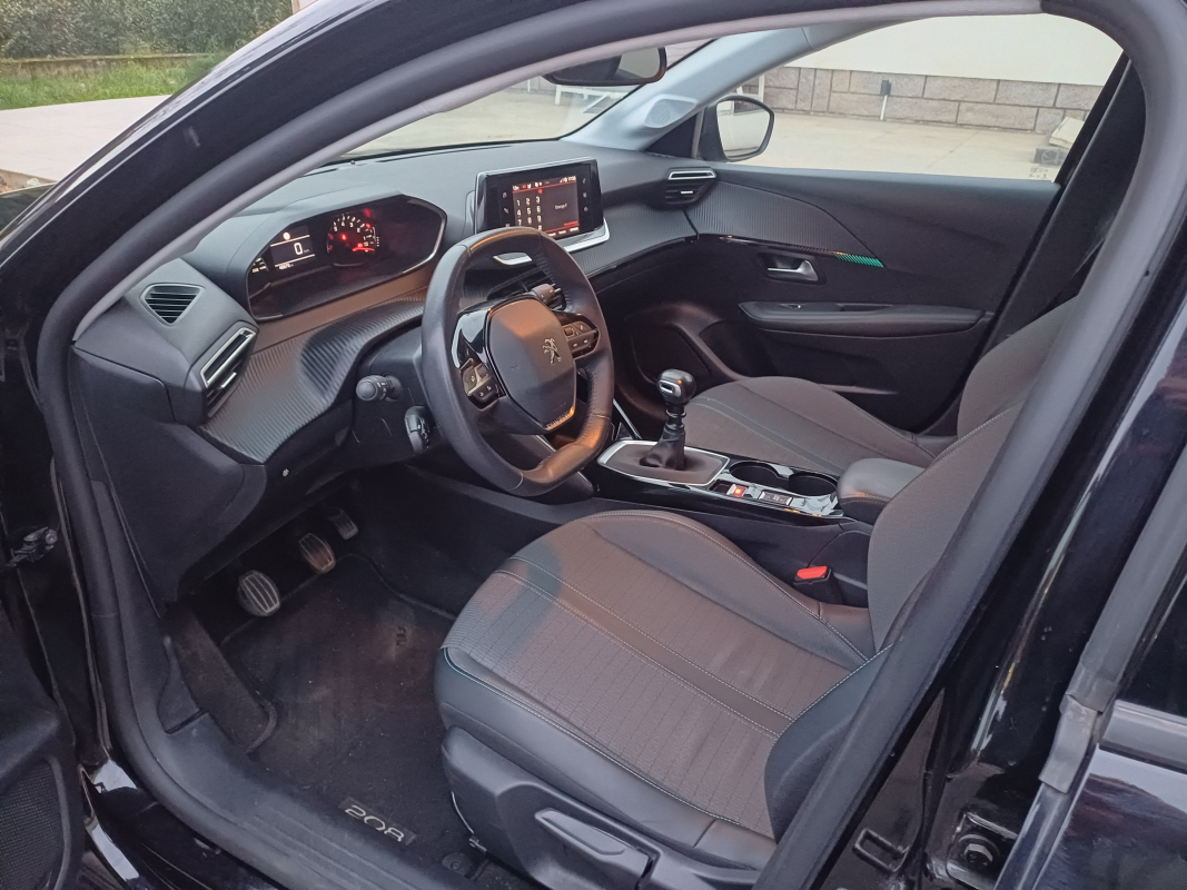 Peugeot 208 — 11