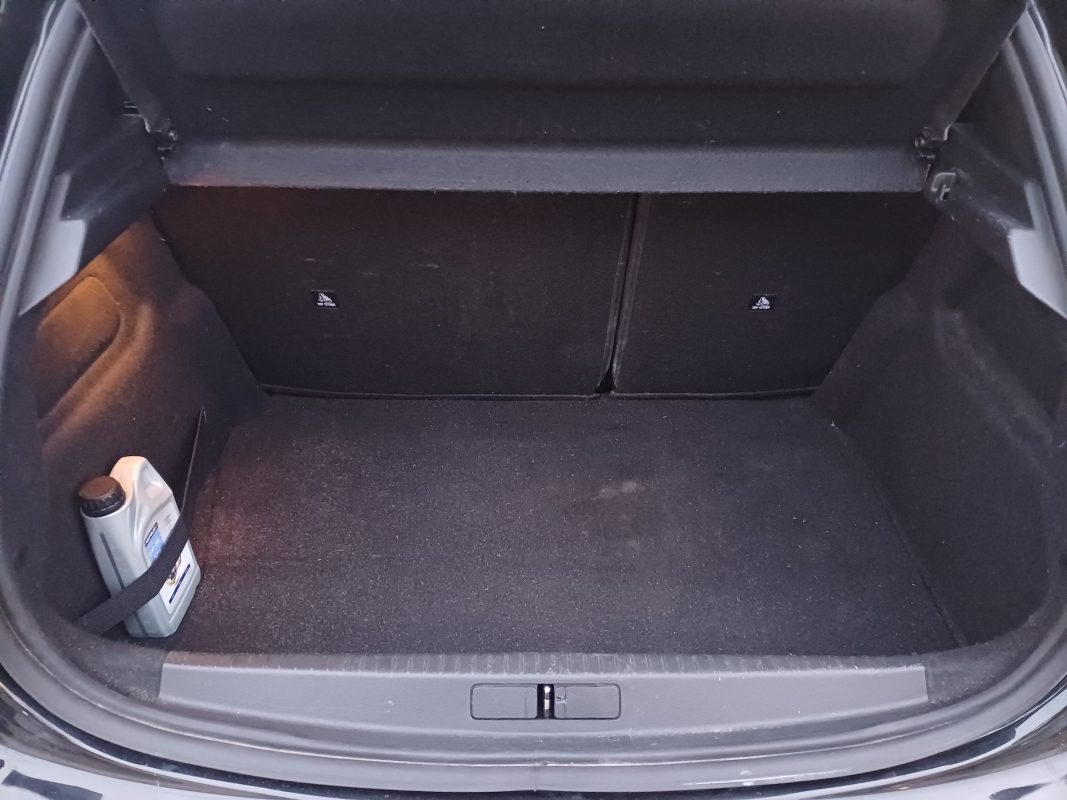 Peugeot 208 — 23