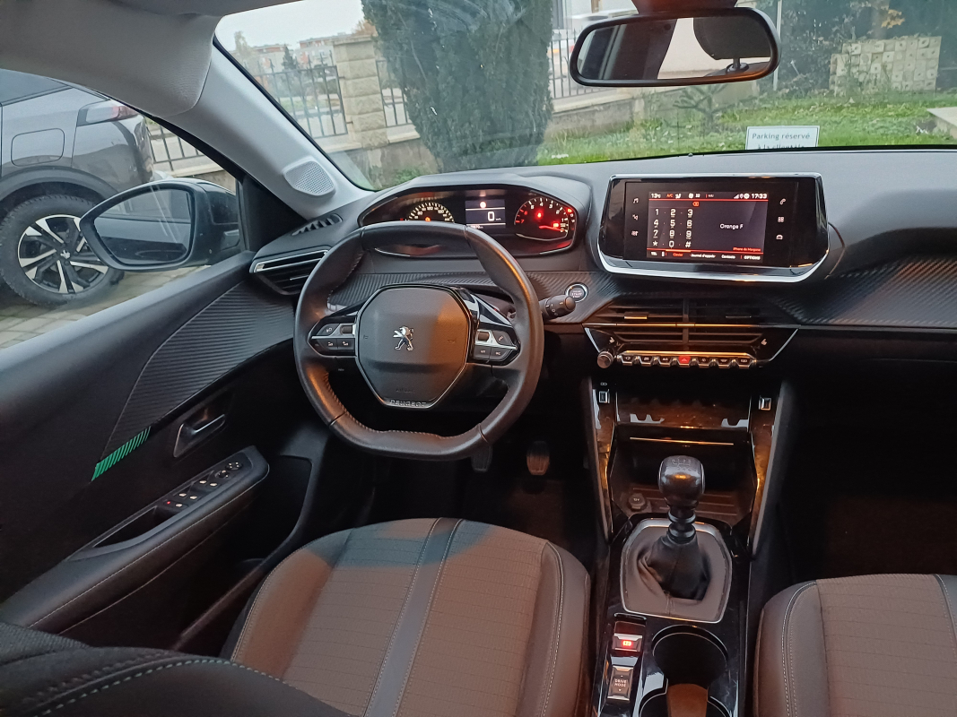 Peugeot 208 — 9
