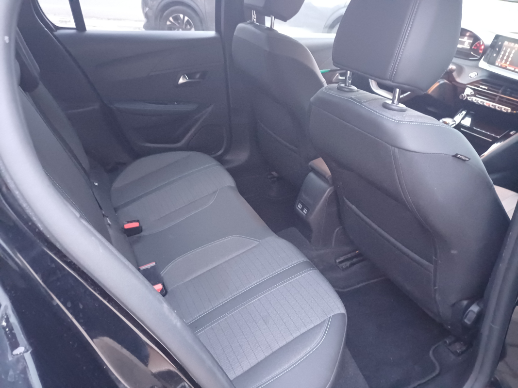 Peugeot 208 — 13