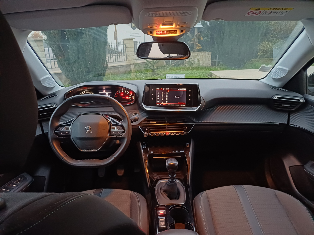 Peugeot 208 — 21