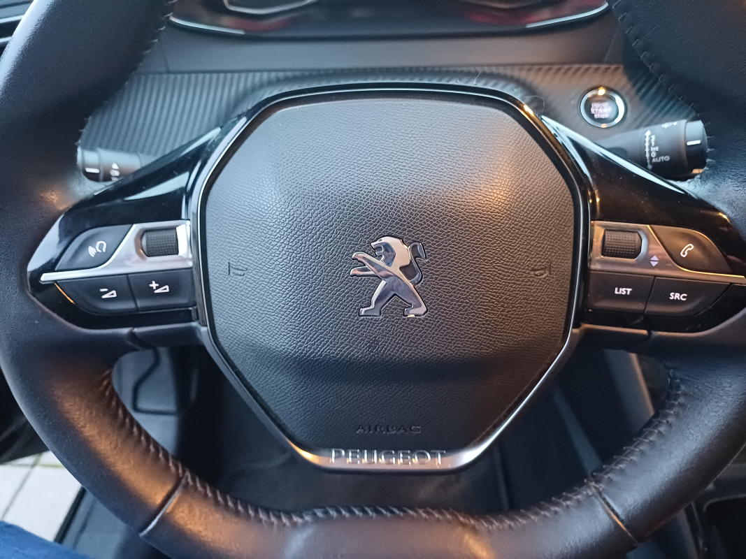 Peugeot 208 — 16