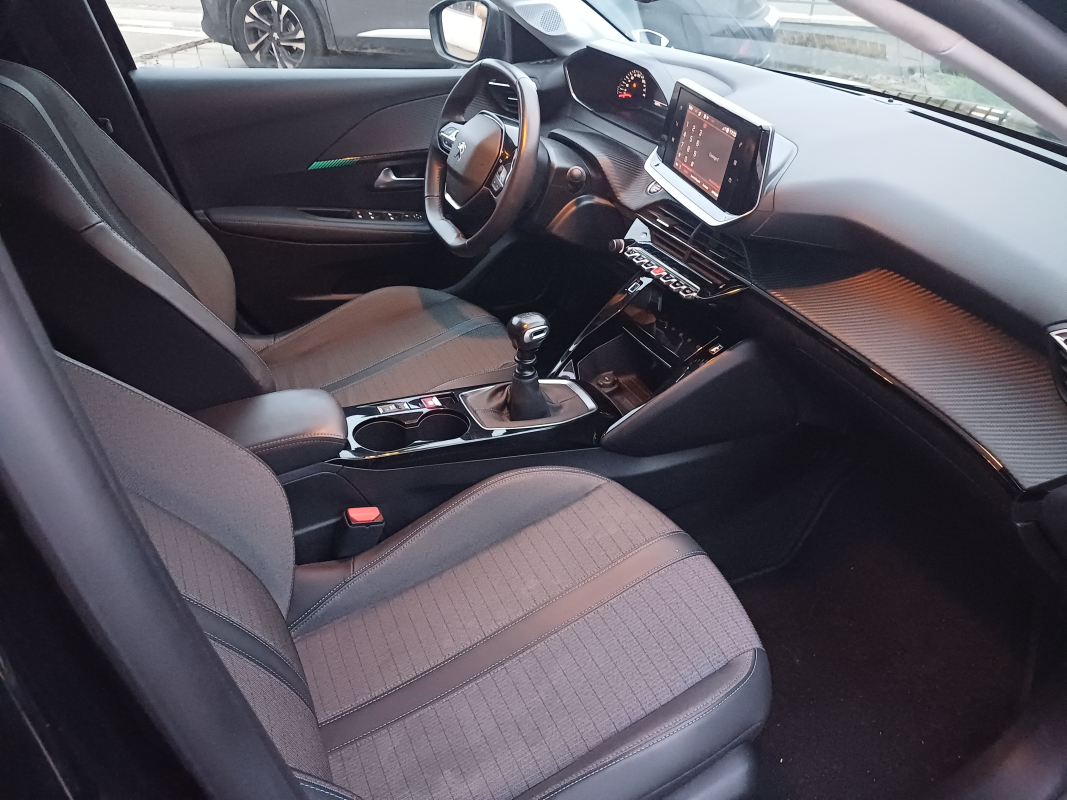 Peugeot 208 — 14