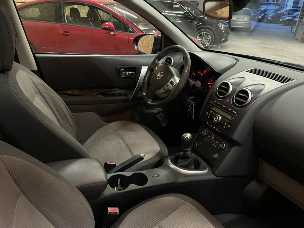 Nissan Qashqai +2 — 13