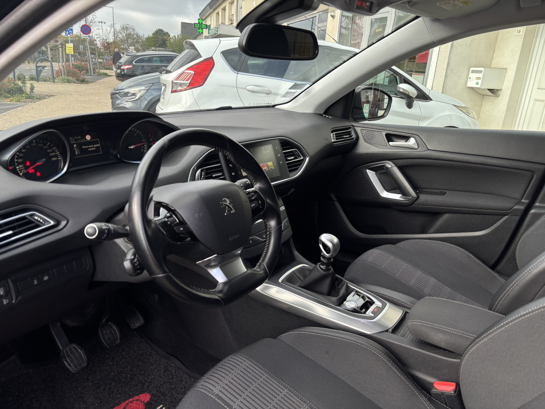 Peugeot 308 — 10