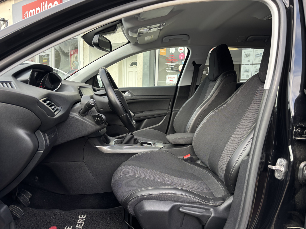 Peugeot 308 — 9