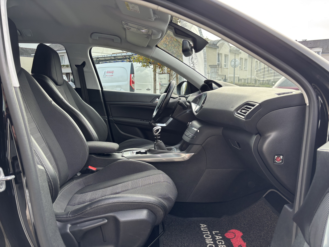 Peugeot 308 — 13