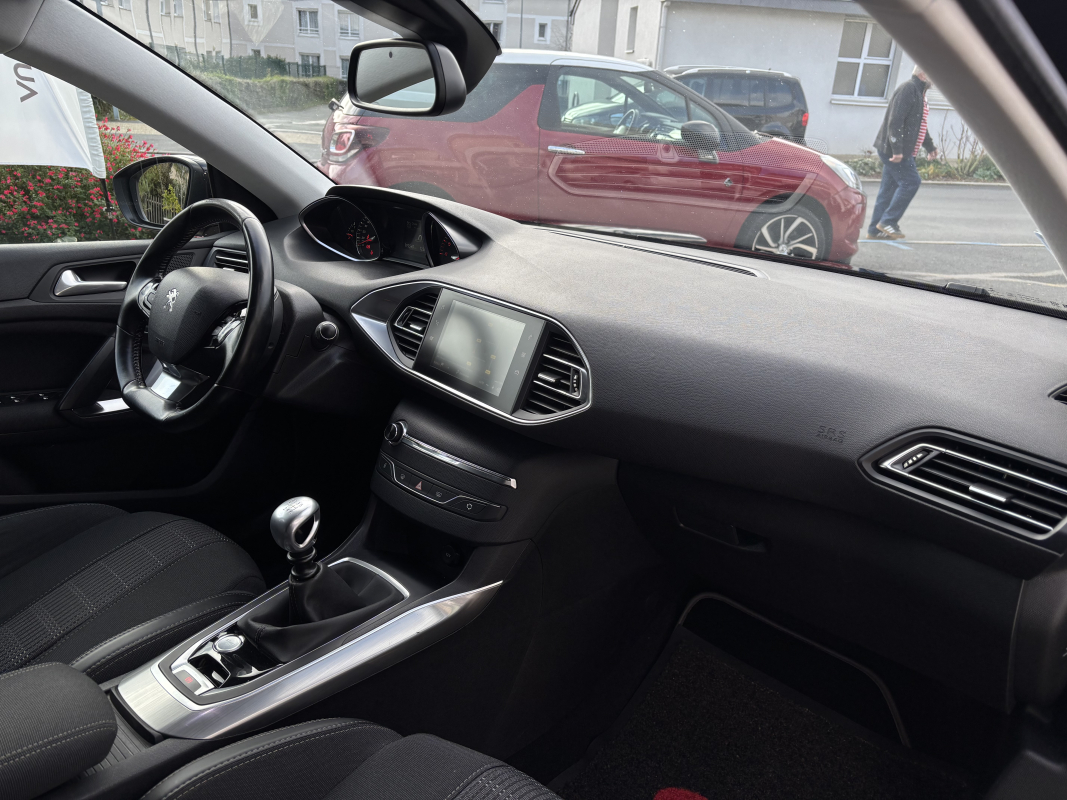 Peugeot 308 — 12