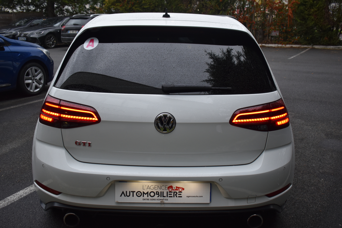 Volkswagen Golf — 6