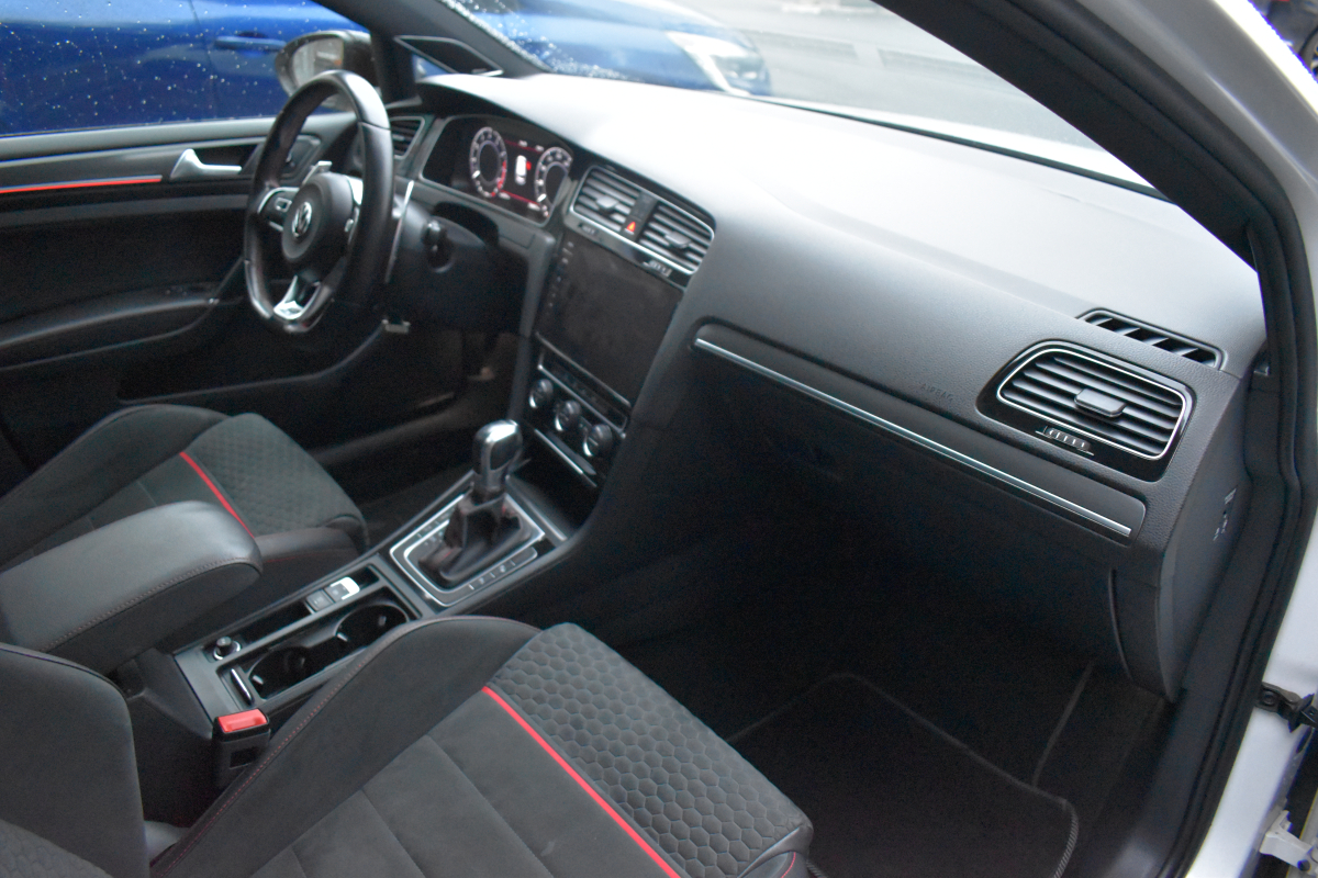 Volkswagen Golf — 20