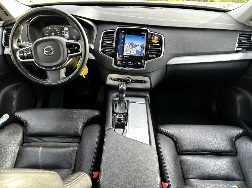 Volvo XC90 — 9