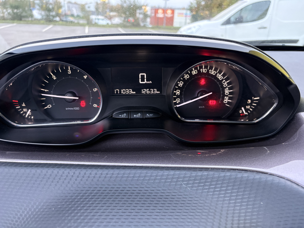 Peugeot 2008 — 15