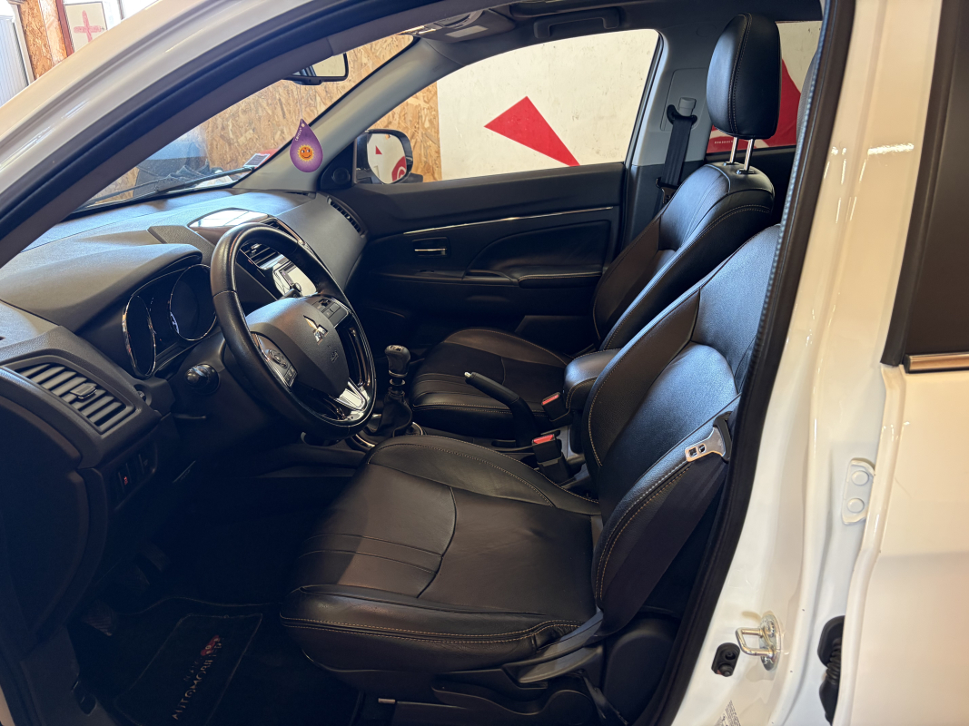 Mitsubishi ASX — 12