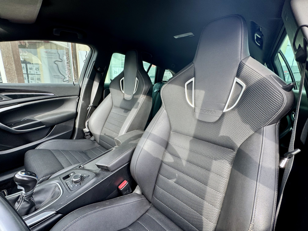 Opel Insignia — 12