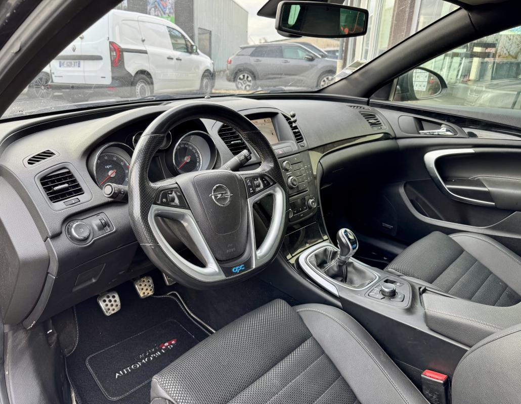 Opel Insignia — 10