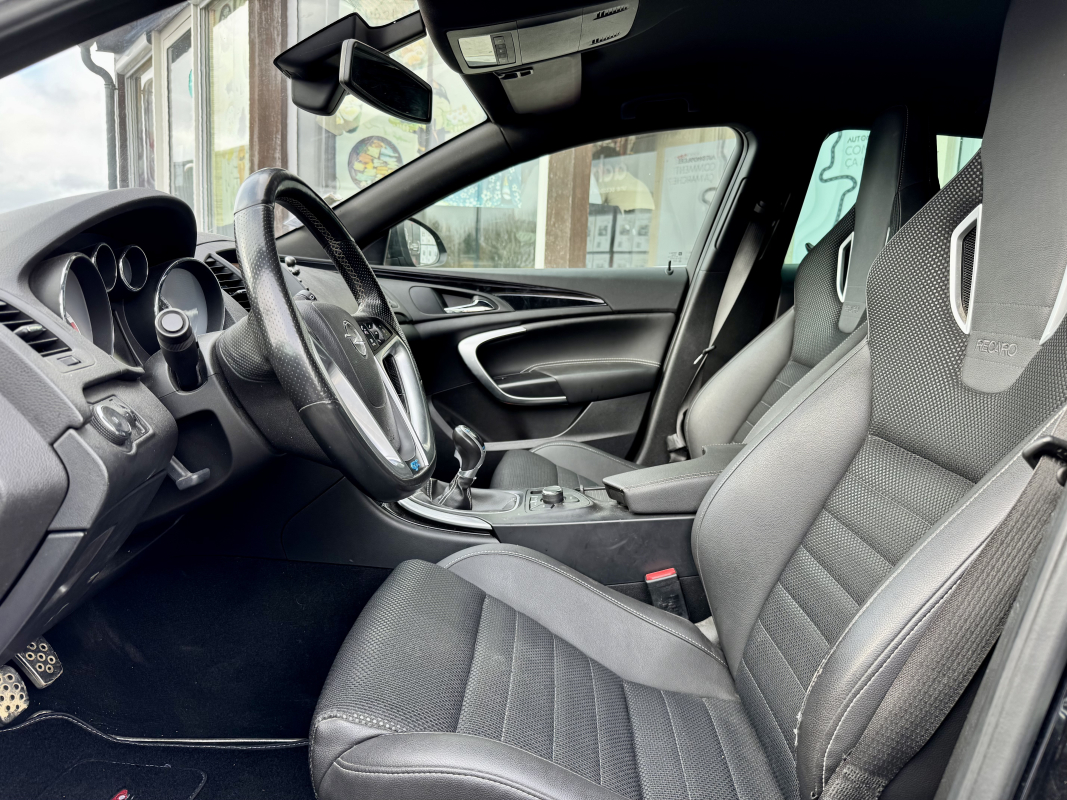 Opel Insignia — 11