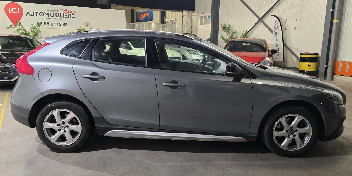Volvo V40 — 2