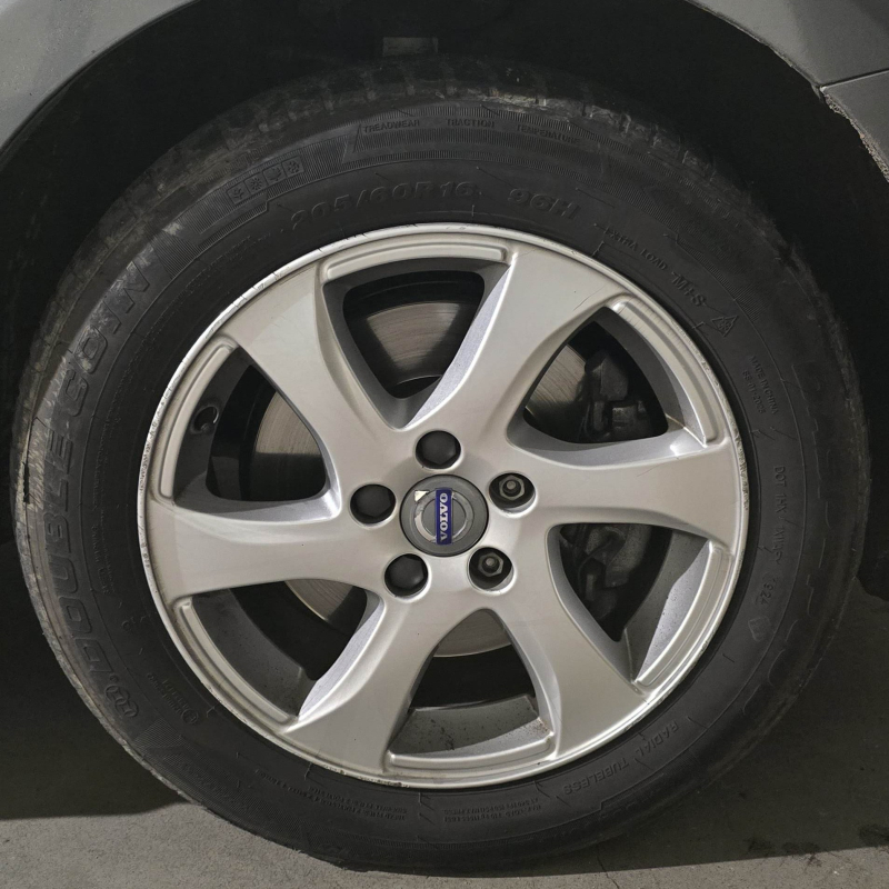 Volvo V40 — 21