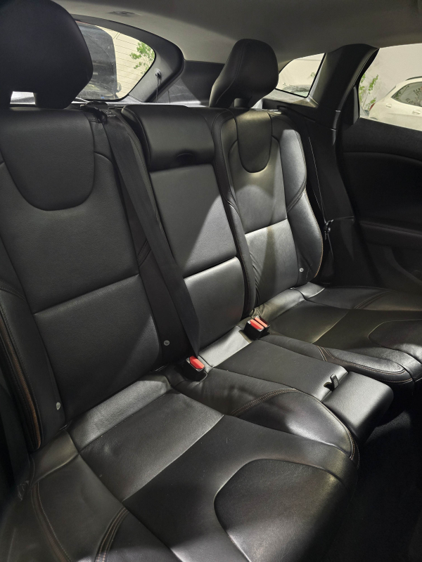Volvo V40 — 17