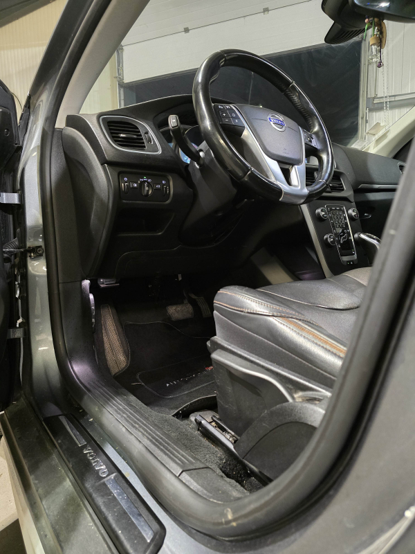 Volvo V40 — 30