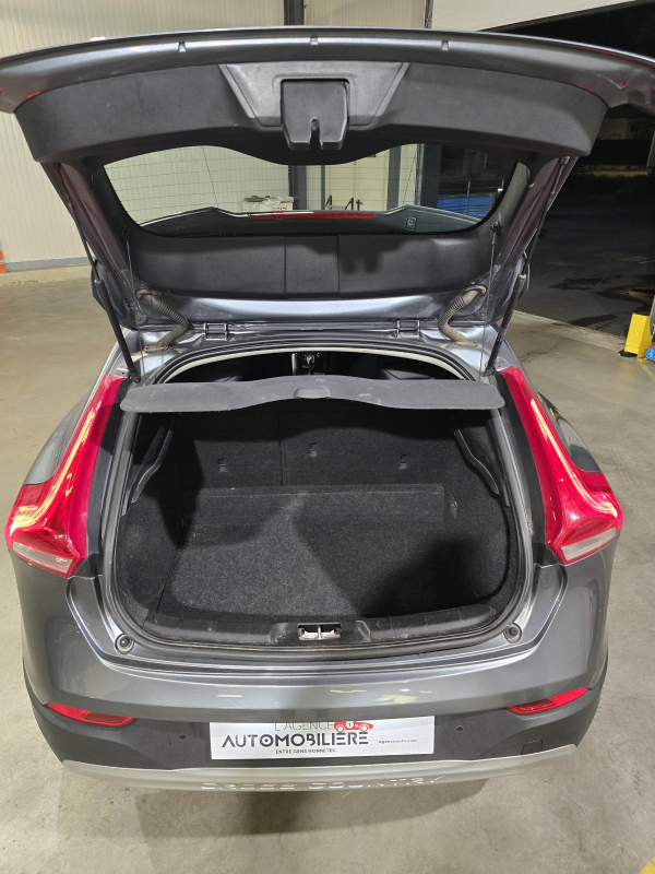 Volvo V40 — 33