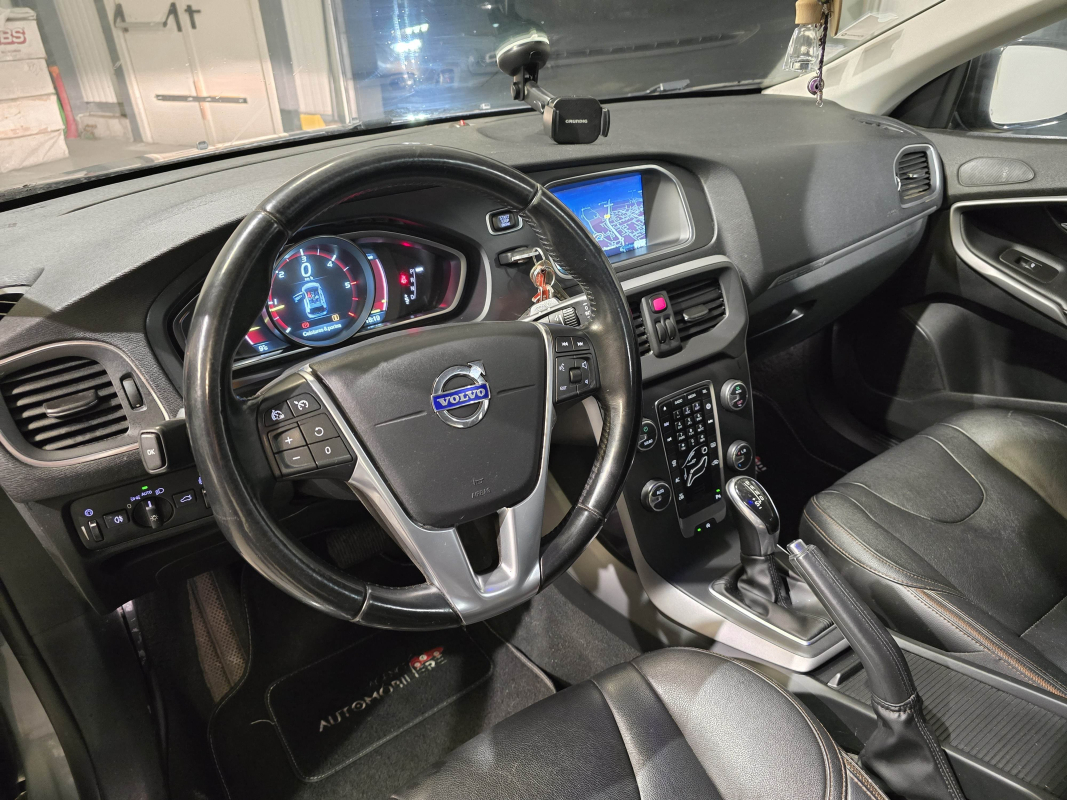 Volvo V40 — 15