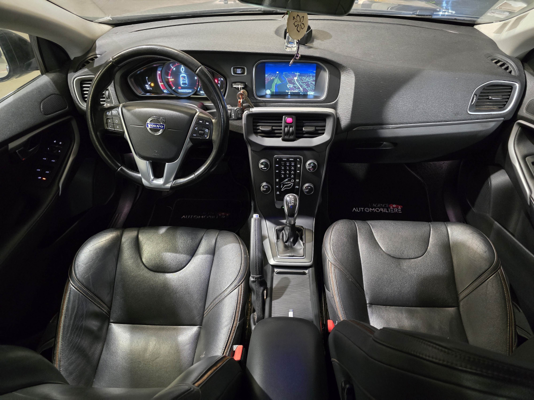 Volvo V40 — 11