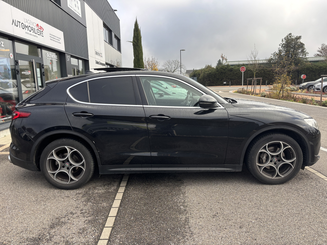 Alfa Romeo STELVIO — 8