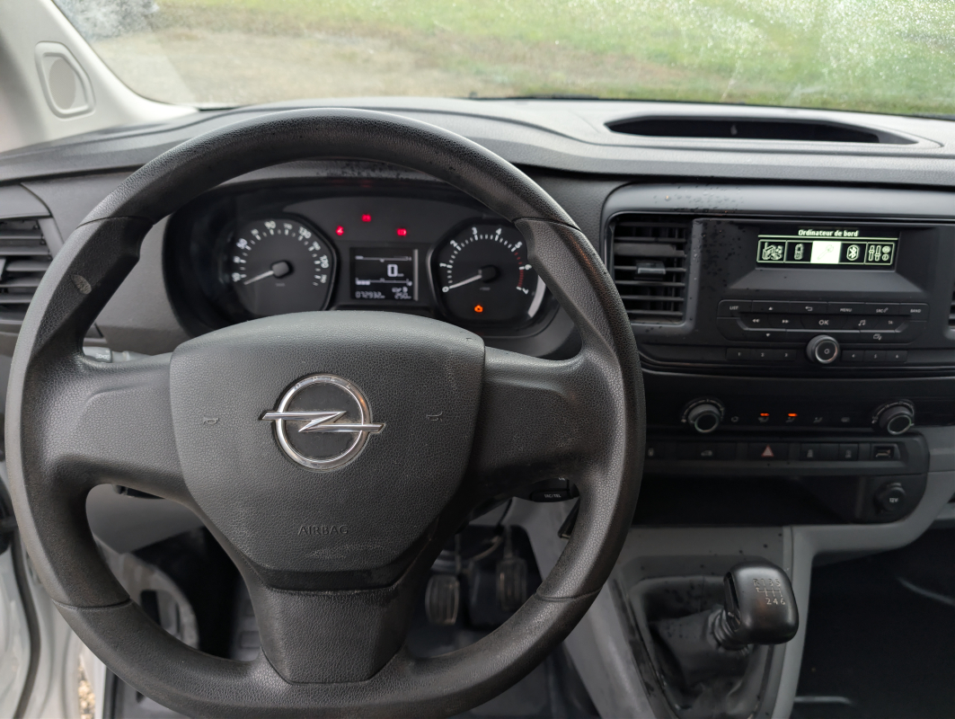 Opel Vivaro — 16