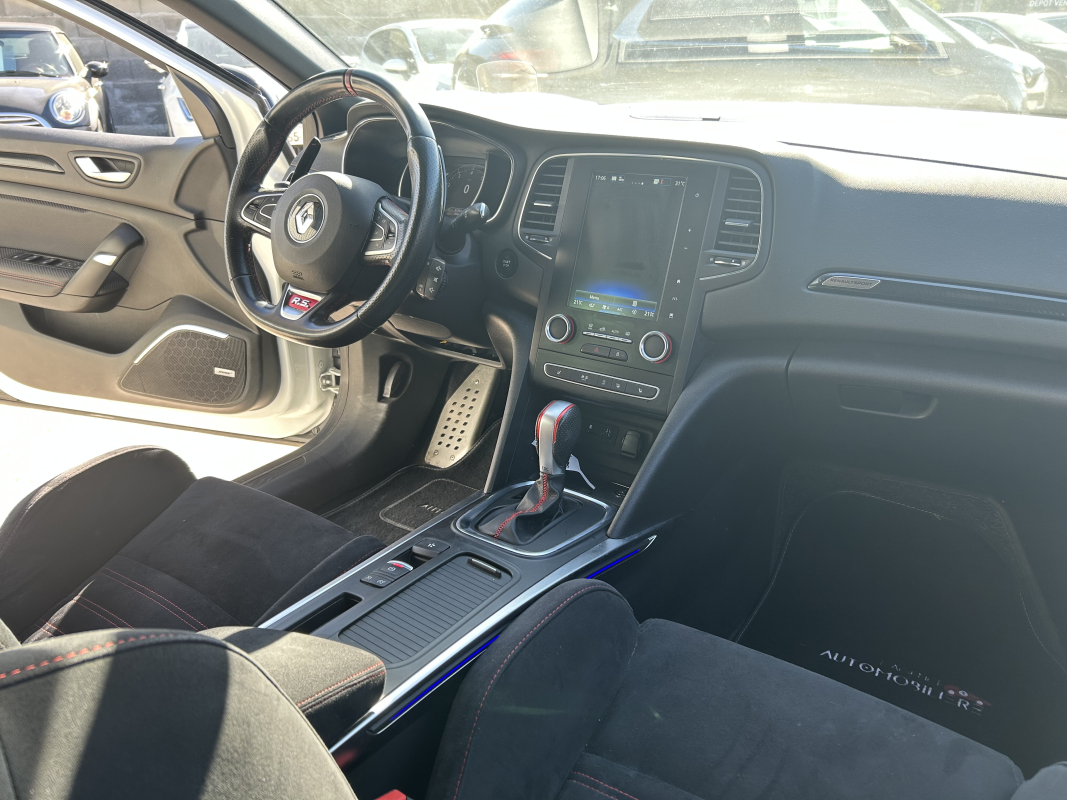 Renault Megane — 12