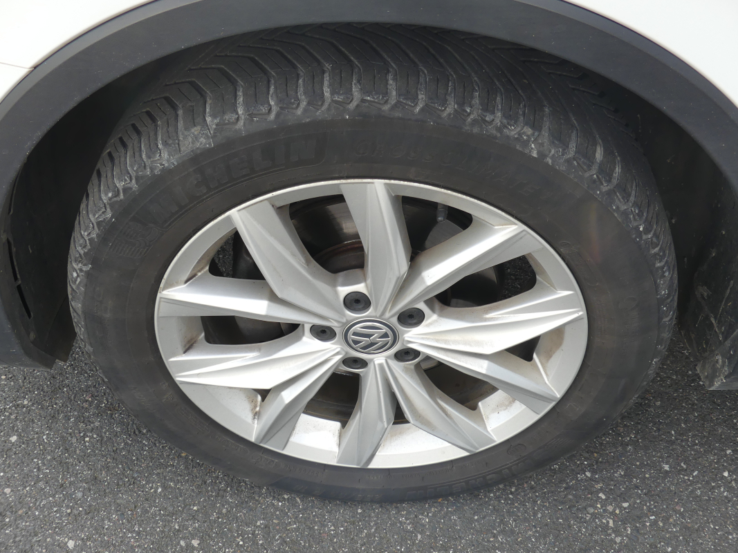 Volkswagen Tiguan — 23