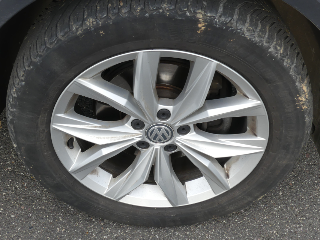 Volkswagen Tiguan — 24