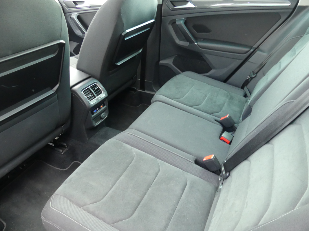 Volkswagen Tiguan — 11
