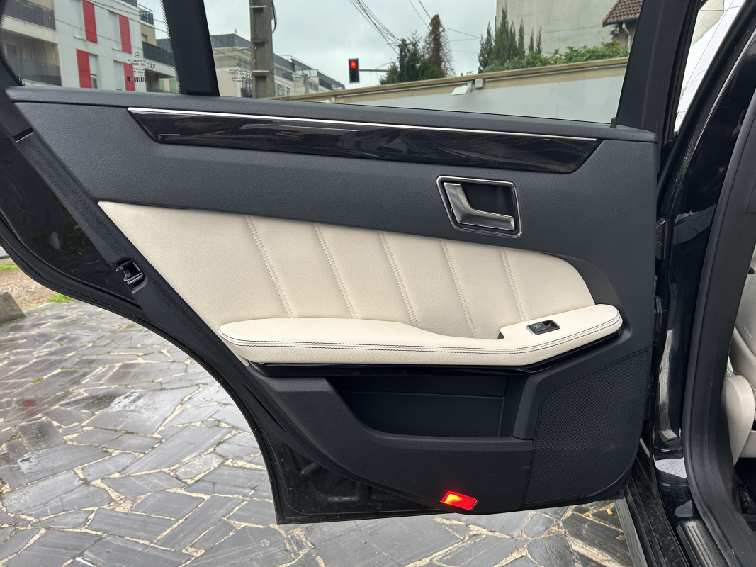 Mercedes Classe E — 19