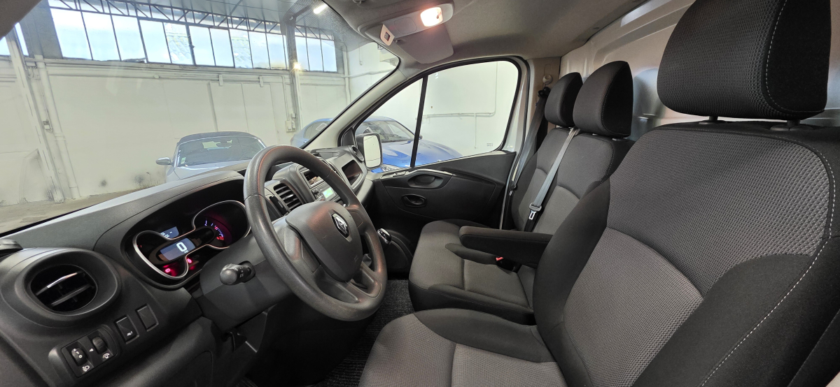 Renault Trafic — 10