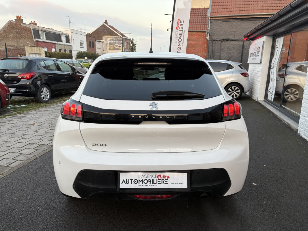 Peugeot 208 — 4