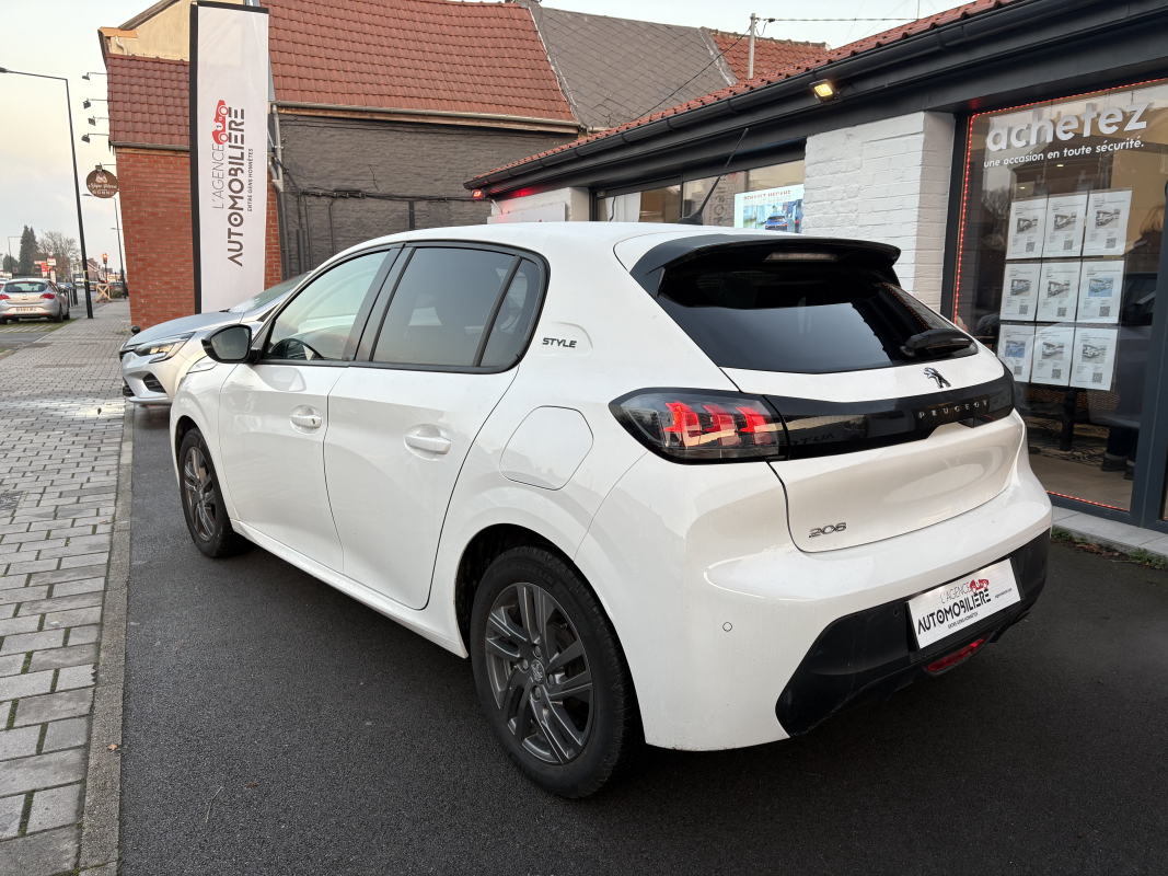 Peugeot 208 — 3