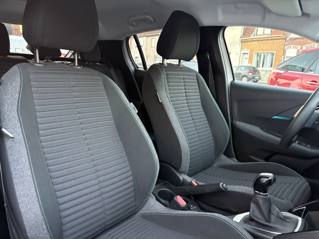 Peugeot 208 — 12