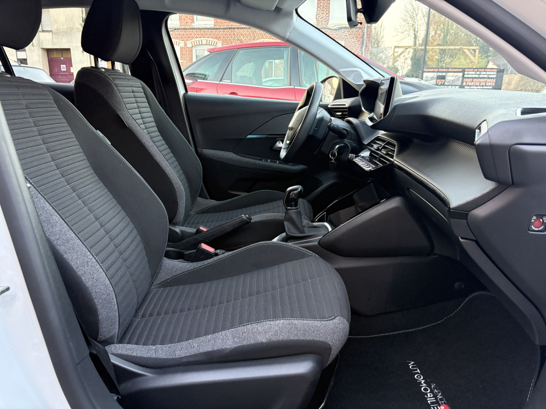 Peugeot 208 — 23
