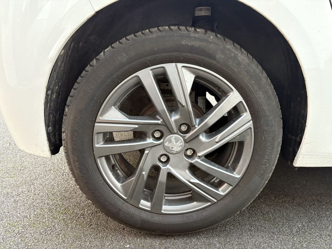 Peugeot 208 — 9