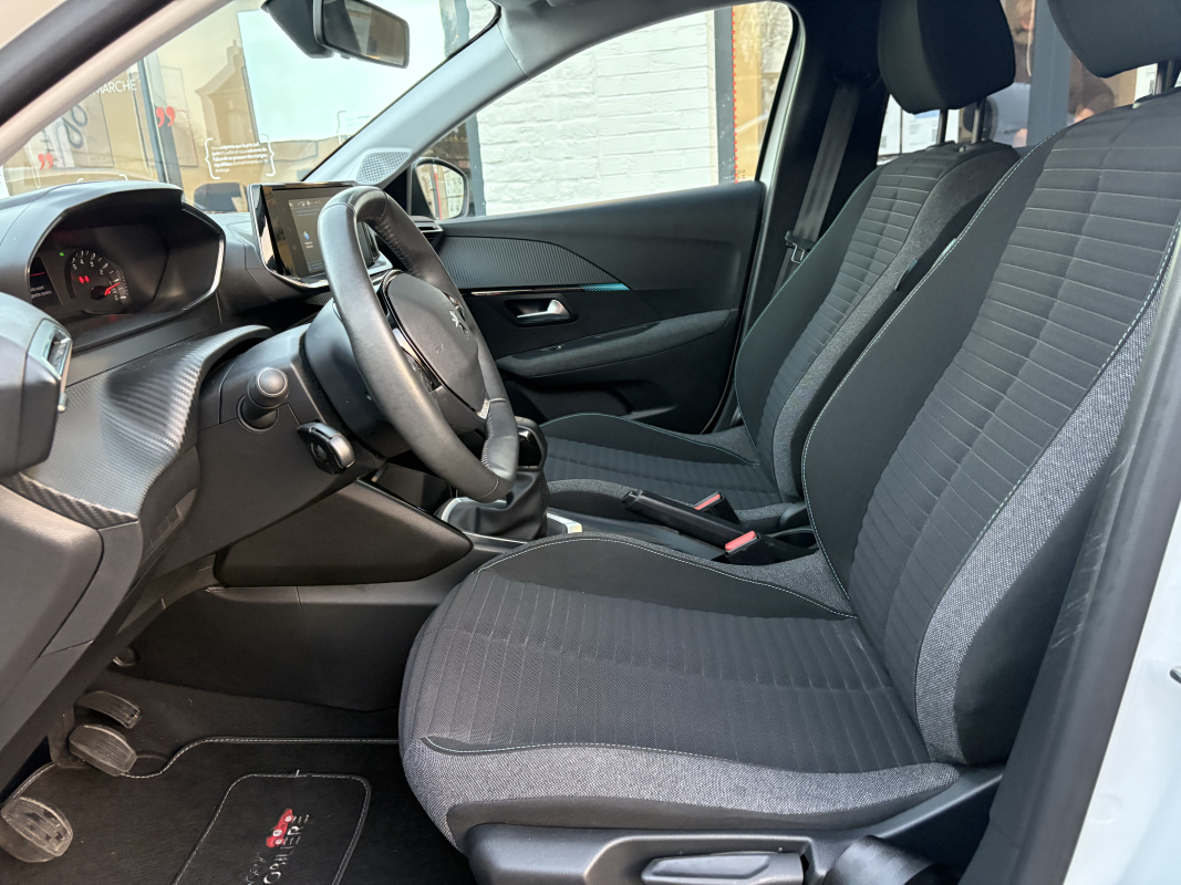 Peugeot 208 — 21